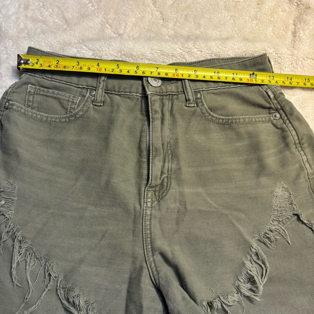 American Eagle Shorts Sz 0 Army Green Denim Distressed Highest Rise Mom Shorts - Picture 12 of 13
